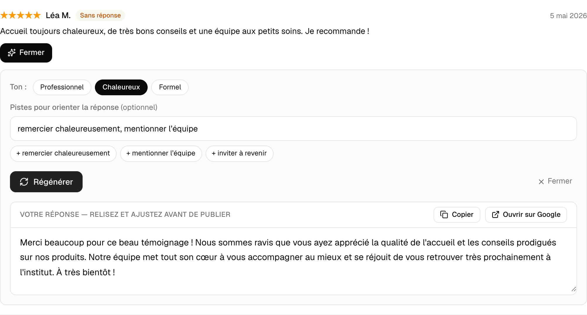 L'onglet « Répondre aux avis » d'une fiche dans ozzeo : un avis 5 étoiles sans réponse, le choix du ton, des pistes en un clic, et la réponse générée par l'IA dans une zone modifiable avec les boutons Copier et Ouvrir sur Google
